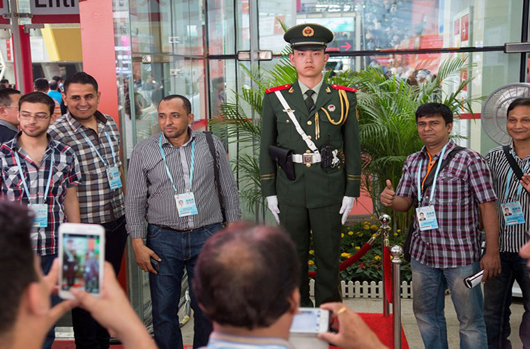 Hội chợ thương mại lớn nhất Trung Quốc Canton thu hút các nhà sản xuất và khách hàng đến từ khắp nơi trên thế giới. Năm nay, hội chợ Canton bắt đầu từ ngày 15/4 và kéo dài đến tháng 5/2018.