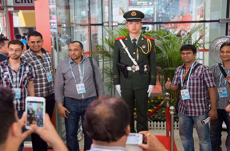 Hội chợ thương mại lớn nhất Trung Quốc Canton thu hút các nhà sản xuất và khách hàng đến từ khắp nơi trên thế giới. Năm nay, hội chợ Canton bắt đầu từ ngày 15/4 và kéo dài đến tháng 5/2018.