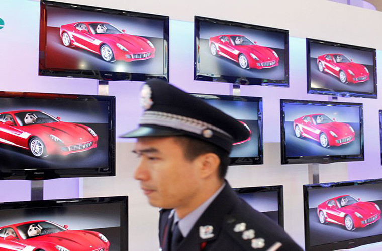 Màn hình ti vi ở khắp mọi nơi.