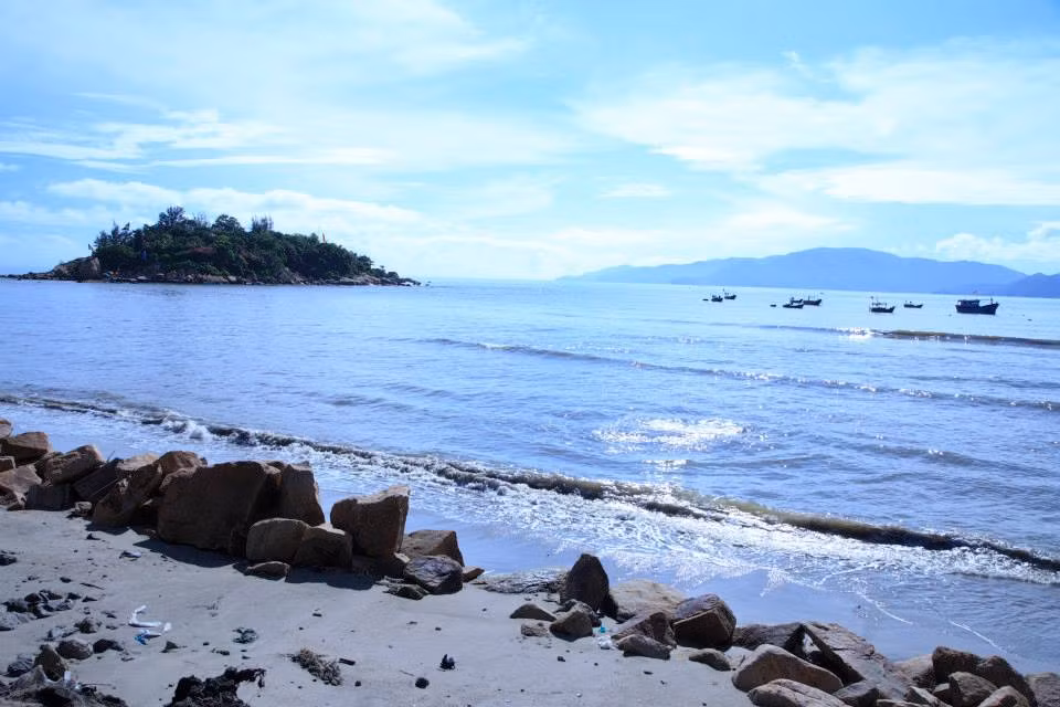 Dự án này nằm sát bờ biển đường Phạm Văn Đồng đối diện danh thắng Hòn Đỏ, thành phố Nha Trang. Ảnh: FB Công ty Truyền Thông GTO Media