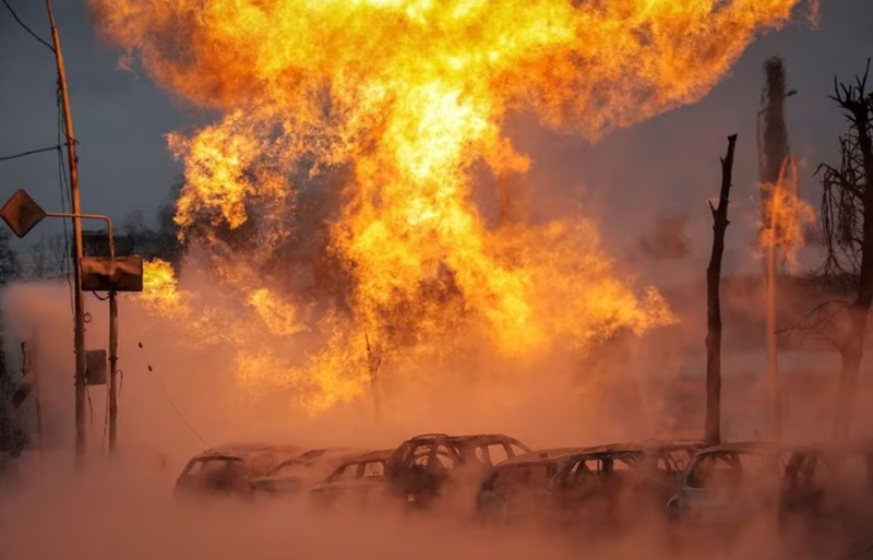 Quân Nga không mở cuộc tấn công lớn mà sử dụng pháo hạng nặng tiến hành pháo kích quy mô lớn vào quân Ukraine ở Sudzha và đẩy lùi cuộc phản công của quân Ukraina ở Plehovo. Nga và Ukraine dường như đều tập trung sức lực vào khu vực Korenevo và Glushkovo. Ảnh: Reuters.