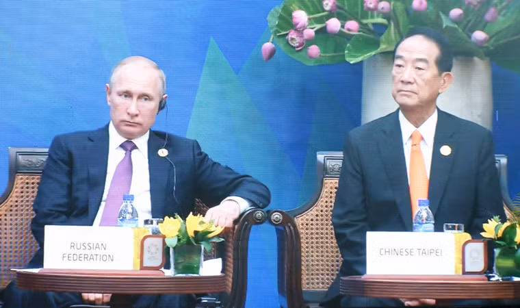 Tổng thống Nga Putin và đại diện Đài Loan (Trung Quốc).