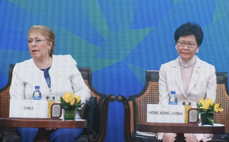 Nữ Tổng thống ChiLê và bà Lâm Trịnh Nguyệt Nga.