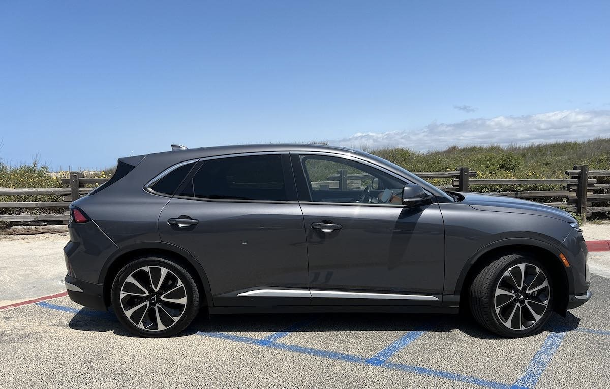 Bao My: Ban chua bao gio thay mot chiec SUV dien ben vung, sang tao nhu the nay tu Viet Nam-Hinh-6