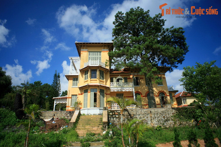 Bên cạnh những thế mạnh về khí hậu và cảnh quan thiên nhiên, thành phố còn sở hữu một di sản kiến trúc giá trị, được ví như một bảo tàng kiến trúc châu Âu thế kỷ 20.