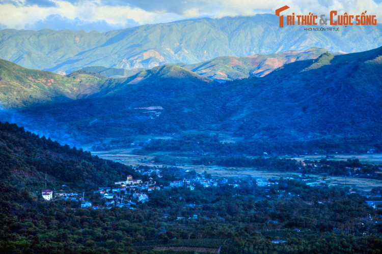 Toản cảnh thị trấn Mường Ảng, huyện Tuần Giáo.