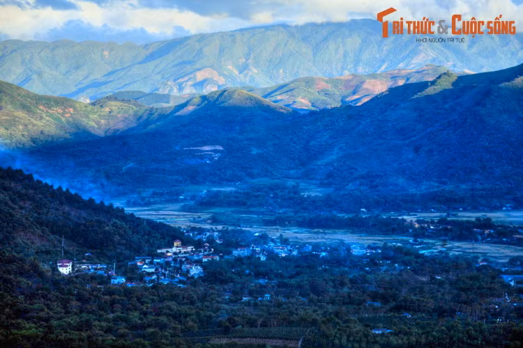 Toản cảnh thị trấn Mường Ảng, huyện Tuần Giáo.