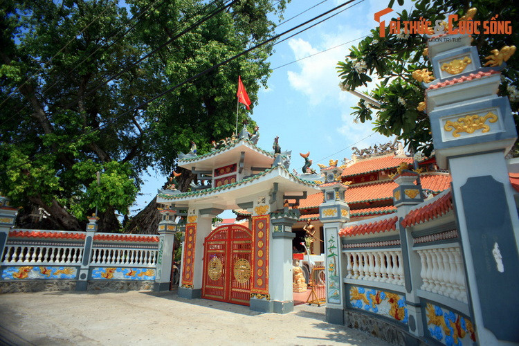 2. Trong các nơi thờ tự Nguyễn Trung Trực - vị thủ lĩnh phong trào khởi nghĩa chống Pháp vào nửa cuối thế kỷ 19 ở Nam Bộ, đình thần Nguyễn Trung Trực ở Rạch Giá - nơi ông bị thực dân Pháp xử chém - có ý nghĩa đặc biệt quan trọng.