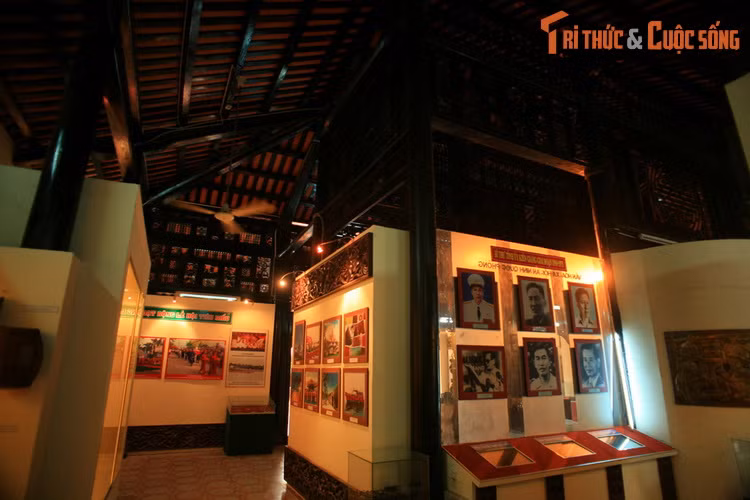 Trong hơn 100 năm tồn tại, tòa dinh thị từng nhiều lần thay đổi chủ nhân. Sau 1975, tòa nhà được tỉnh hội Phụ nữ Kiên Giang sử dụng rồi giao cho đoàn văn công thuộc Ty văn hoá Thông tin làm trụ sở. Sau đó công trình cổ này trở thành Bảo tàng Tỉnh Kiên Giang.