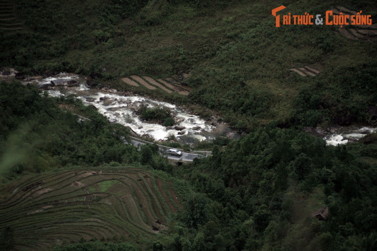Tên gọi đèo Ô Quy Hồ có từ xa xưa, gắn liền với tên bản Ô Quy Hồ, ngày nay thuộc phường Ô Quý Hồ, nơi quốc lộ 4D chạy qua ở thị xã Sa Pa. Cái tên “Ô Quy Hồ” lại gắn với một truyền thuyết được lưu truyền qua nhiều đời.