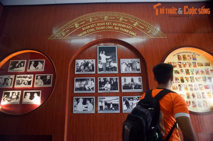 Đến thăm Bảo tàng, du khách sẽ được nhìn lại nhiều khoảnh khắc cảm động về Bác Hồ lúc sinh thời qua kho tư liệu ảnh phong phú.