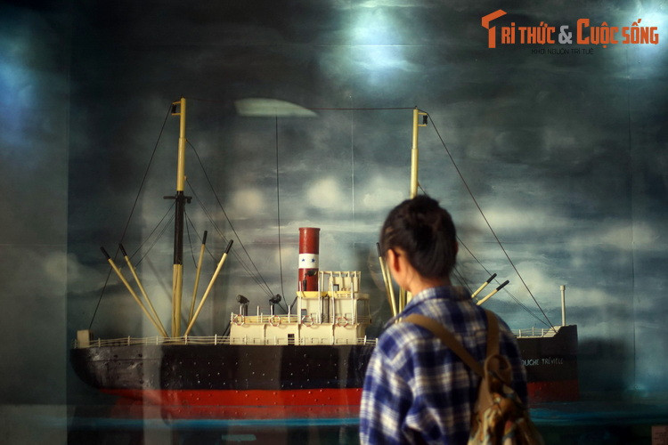 Hệ thống mô hình ở Bảo tàng được tạo tác công phu, tái hiện trực quan và sinh động những dấu mốc quan trọng trong hành trình tìm đường cứu nước của Bác, như mô hình làng Sen, làng Hoàng Trù, mô hình tàu Amiral Latouche Tréville, mô hình tòa nhà Người từng cư trú tại Paris...