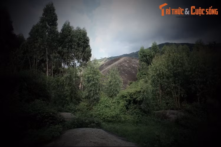 Cứ vậy cho đến ngày nay, đá Voi gắn liền với đời sống tâm linh của người bản địa, không ai được phép xâm phạm đến hòn đá này vì rất sợ Yàng (thần linh tối cao trong tín ngưỡng địa phương) bắt vạ".