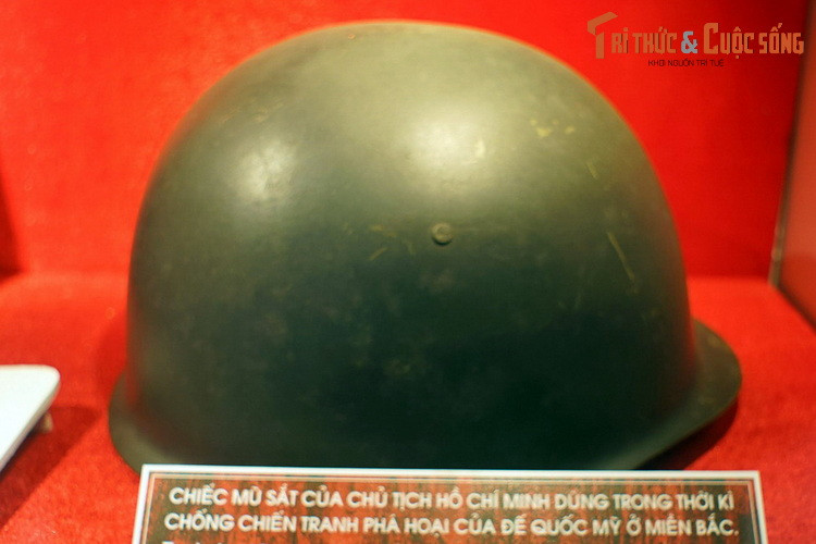 Mũ sắt Người dùng trong thời kỳ chống chiến tranh phá hoại của đế quốc Mỹ ở miền Bắc.