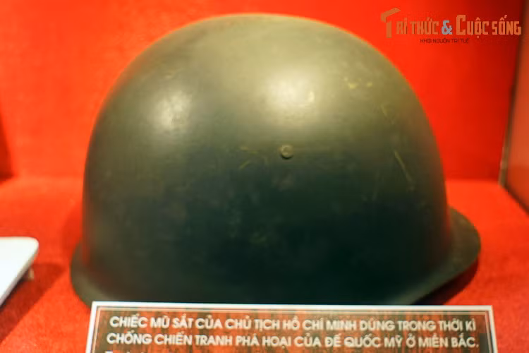 Mũ sắt Người dùng trong thời kỳ chống chiến tranh phá hoại của đế quốc Mỹ ở miền Bắc.