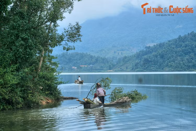 Vào mùa hè không khí nơi đây mát dịu, đem lại cảm giác sảng khoái cho những ai có dịp ghé thăm.