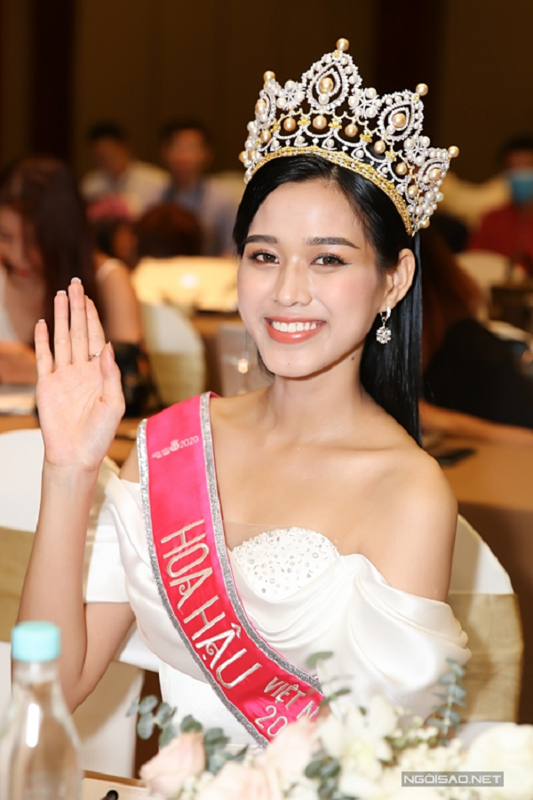 Tân hoa hậu Việt Nam Đỗ Thị Hà sinh năm 2001, hiện đang là sinh viên khoa Luật Kinh doanh, Trường Đại học Kinh tế quốc dân.