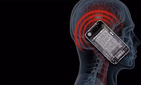 Bức xạ trên smartphone là những tần số sóng phát ra từ điện thoại, khi chúng hoạt động sẽ gửi đoạn mã lên mạng bằng dãy xung vi ba ngắn liên tiếp nhau với cường độ cao.