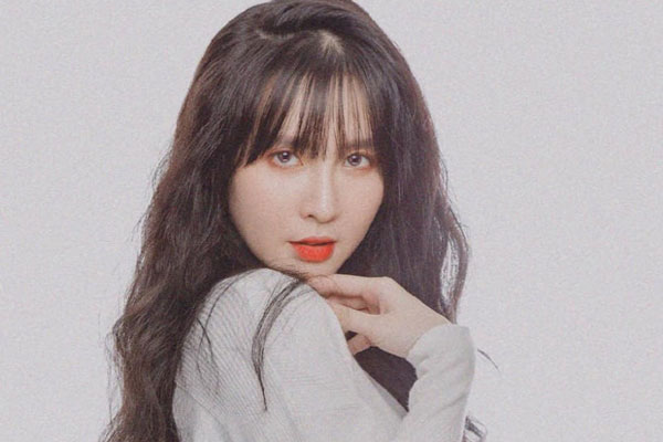 Ngân Sát Thủ là một trong những nữ streamer về các tựa game sở hữu lượng người theo dõi đông đảo bởi kỹ năng và tài năng giao tiếp lưu loát, duyên dáng thu hút người xem của cô.