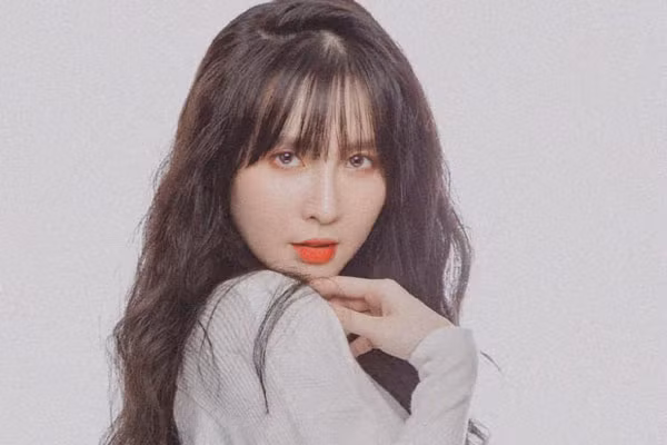 Ngân Sát Thủ là một trong những nữ streamer về các tựa game sở hữu lượng người theo dõi đông đảo bởi kỹ năng và tài năng giao tiếp lưu loát, duyên dáng thu hút người xem của cô.