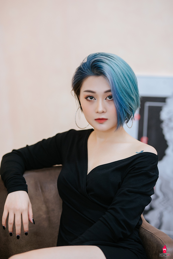 Hảo Thỏ là nữ streamer sở hữu lối ăn mặc cá tính, sexy và nóng bỏng. Cô nàng thường có xu hướng trang điểm đậm để phù hợp với phong cách thời trang của mình.