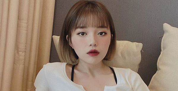 Nữ streamer là hình mẫu lý tưởng của giới trẻ Việt khi đúng chuẩn "bên ngoài xinh đẹp, bên trong nhiều tiền" dù tuổi còn rất trẻ.