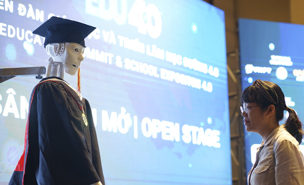 Theo nhóm phát triển, ứng dụng chính của Trí Nhân là để phục vụ cho mục đích giáo dục. Robot có thể trả lời, giải đáp các thắc mắc của học sinh và trợ giảng cho giáo viên.