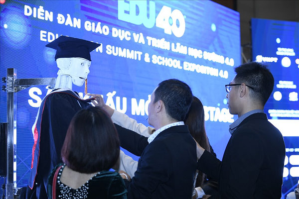 Trí nhân được phát triển dựa trên công nghệ trí tuệ nhân tạo, bao gồm khả năng nhận dạng, tổng hợp giọng nói để robot có thể nói tiếng người, khả năng xử lý ngôn ngữ tự nhiên để tìm kiếm thông tin và đưa ra phương án trả lời cho câu hỏi.