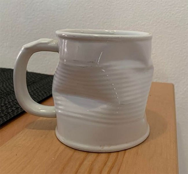 Chiếc cốc bị lỗi có ngoại hình đặc biệt.