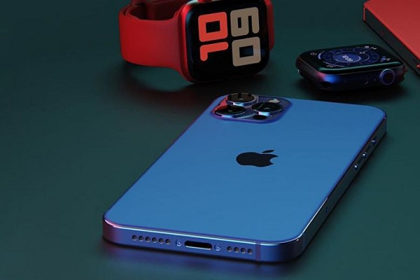 Ngay khi mới được bán ra toàn cầu, iPhone 12 và 12 Pro cũng khiến nhiều người dùng bị xước tay, thậm chí chảy máu vì cạnh viền quá sắc và vuông vức.