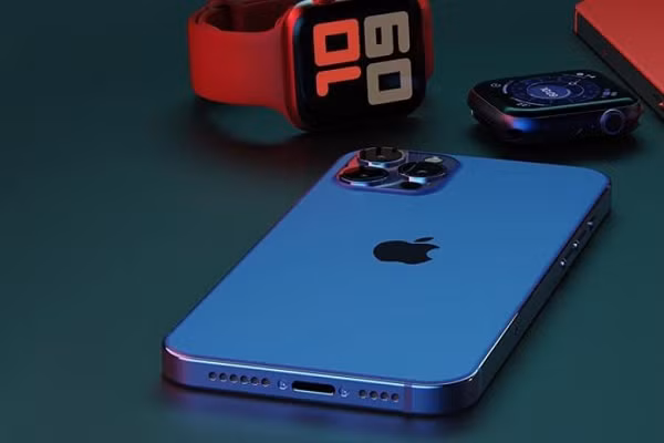 Ngay khi mới được bán ra toàn cầu, iPhone 12 và 12 Pro cũng khiến nhiều người dùng bị xước tay, thậm chí chảy máu vì cạnh viền quá sắc và vuông vức.