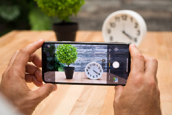 Người dùng liên tục báo lỗi màn hình của iPhone 12 mini trên nhiều diễn đàn và thể hiện sự tức giận vì gặp lỗi khi vừa mở hộp để sử dụng máy.