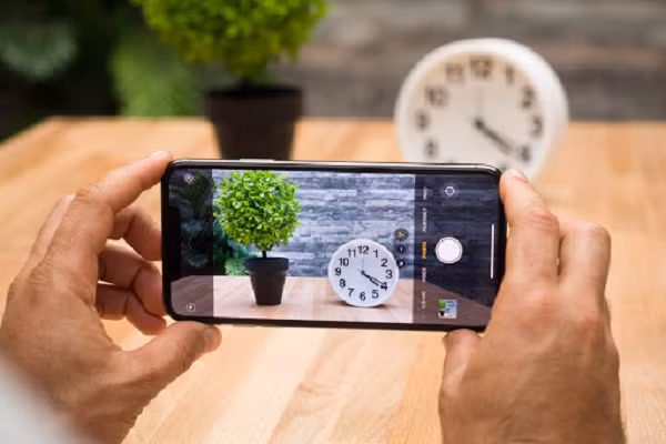 Người dùng liên tục báo lỗi màn hình của iPhone 12 mini trên nhiều diễn đàn và thể hiện sự tức giận vì gặp lỗi khi vừa mở hộp để sử dụng máy.