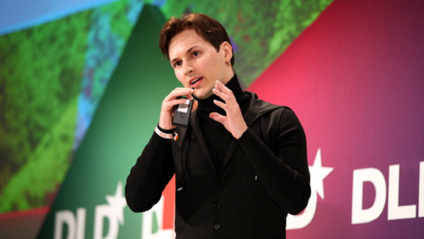 "9 năm sau khi Steve Jobs qua đời, công ty vẫn đang sống dựa vào công nghệ và danh tiếng mà ông đã xây dựng, mà không có bất kỳ sự đổi mới ý nghĩa nào. Không có gì ngạc nhiên khi doanh số iPhone đầu năm nay đã giảm 21%. Nếu xu hướng này tiếp tục, trong 7 đến 10 năm nữa, thị phần của iPhone toàn cầu sẽ không còn đáng kể", Durov chia sẻ thêm.