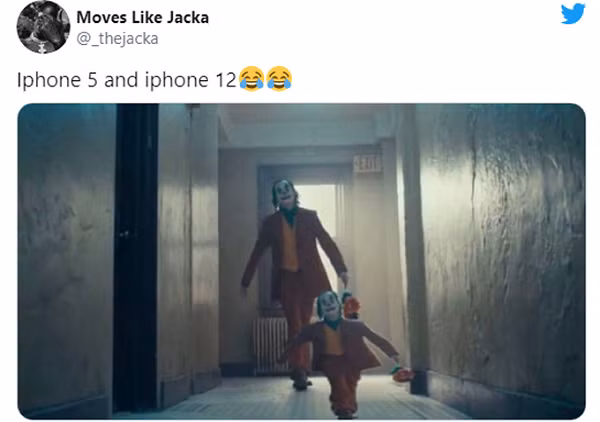 Hai anh em iPhone 5 và iPhone 12 cách nhau "8 tuổi".