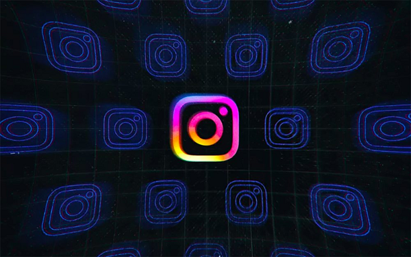 Tương tự như TikTok, Reels cho phép người dùng sáng tạo các video ngắn, dạng dọc, có kèm nhạc và bộ lọc hiệu ứng, chia sẻ với bạn bè hoặc người theo dõi. Mỗi video có độ dài giới hạn chỉ 15 giây.