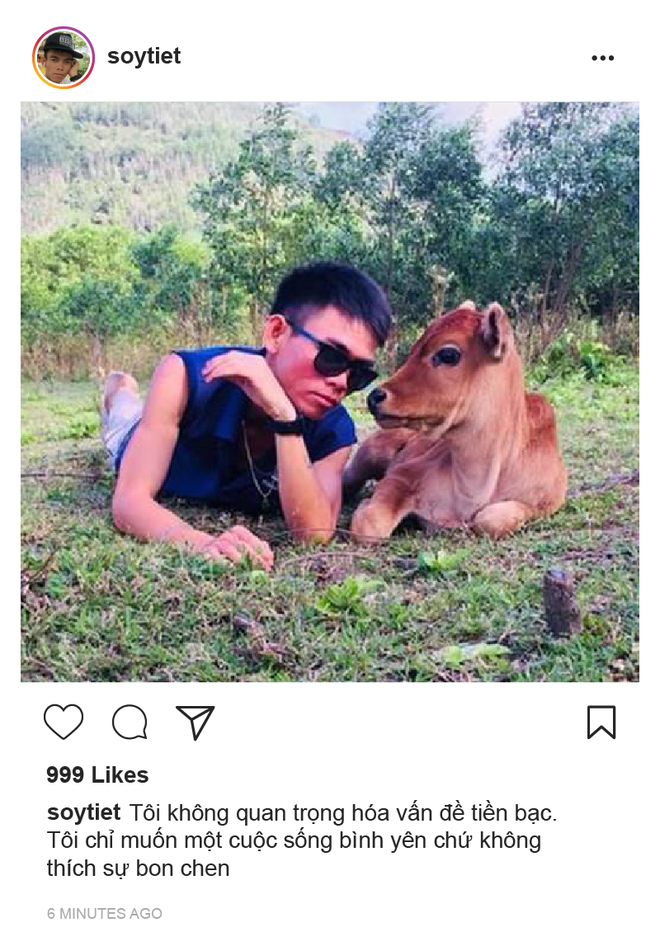 Năm 1994, Soytiet lâm vào cảnh mồ côi mẹ, ba anh đã dẫn anh và em gái rời làng, tha phương cầu thực. Theo Sô Y Tiết, ba anh là một người nghiện rượu, không có việc làm tử tế nên thường xuyên ép hai anh em phải đi ăn xin để có tiền (đã mất vào năm 2009 do ung thư phổi)