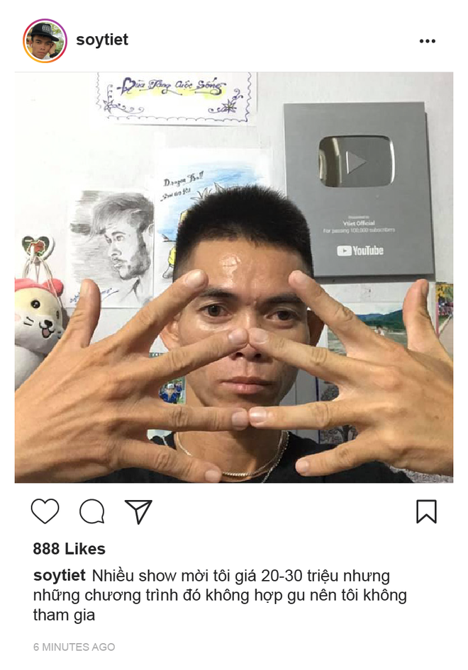 Soytiet tên thật là Sô Y Tiết sinh năm 1988, quê quán ở Vân Canh, Bình Định. Đằng sau một chàng trai hài hước, luôn lạc quan trên mạng xã hội với những video hết sức vui vẻ là cuộc đời đầy trắc trở và khó khăn đến mức khó tin.