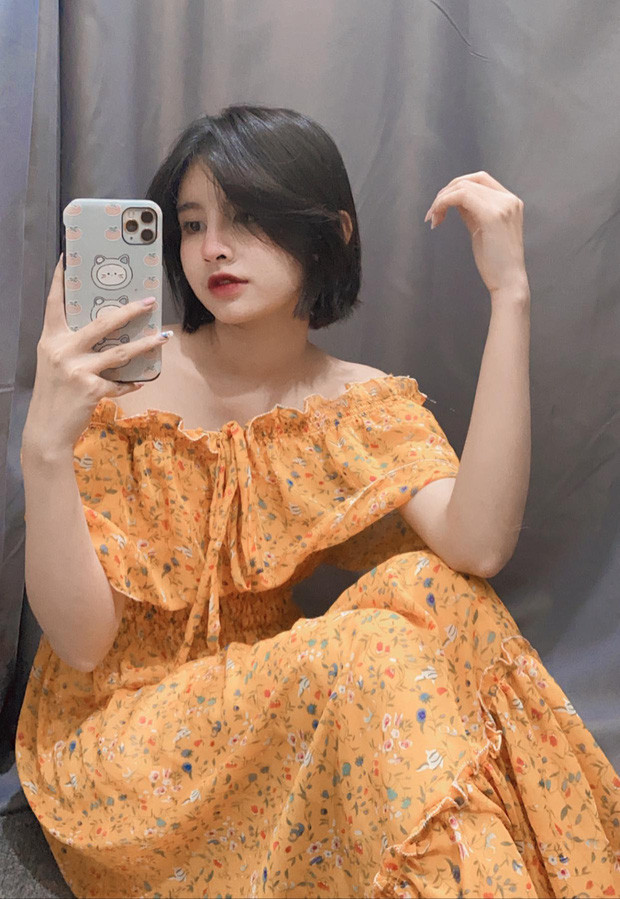 Huyền Trang vốn là một cô nàng rất yêu thích môn ngoại ngữ, chính vì thế Huyền Trang đã lựa chọn chuyên ngành Ngôn ngữ Anh để theo học.