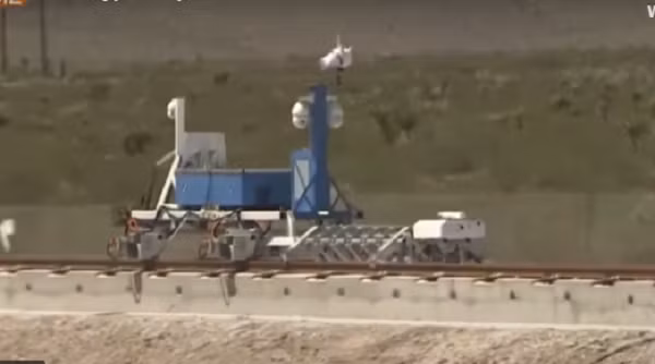 Và dự định rằng họ sẽ hoàn thiện chuyến tàu siêu tốc này vào năm 2024.