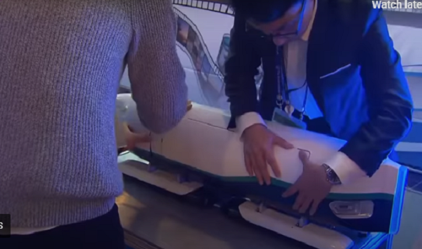 Bên trong đường ống áp suất thấp, các phương tiện chở người và hàng hóa có thể phóng đi nhờ đệm không khí tạo ra bởi máy nén khí giúp giảm ma sát đến mức tối đa.