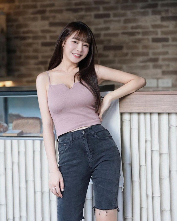 Buổi ký tặng sách của Yuan Yuan thu hút tới hàng nghìn fan nam.