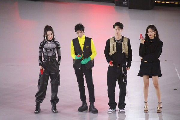 Buổi thi đấu có sự xuất hiện của 4 ngôi sao khiến không khí trở nên vô cùng sôi động.