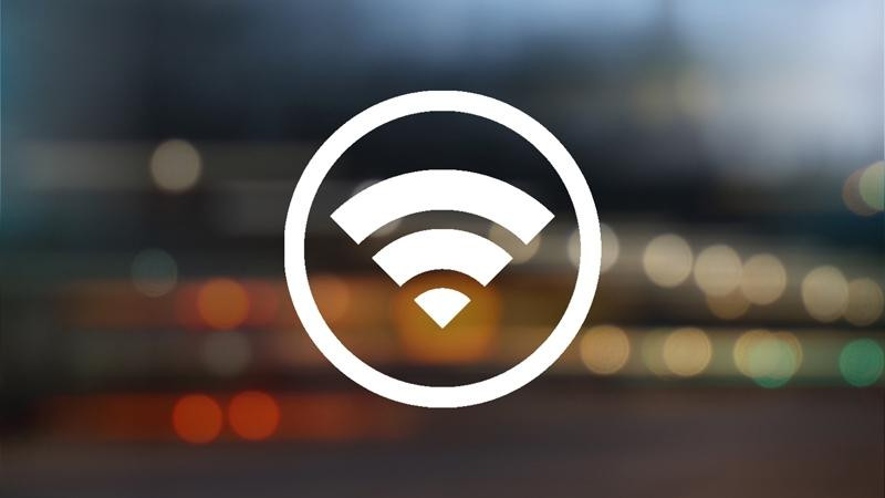 Một số loại tường có thể ngăn tín hiệu WiFi. Các vật liệu phổ biến ngăn kết nối WiFi là: đá cẩm thạch, xi măng, bê tông, thạch cao và gạch. Để khắc phục, nên đặt router chỗ thoáng đãng cách xa tường và dùng thêm bộ khuếch đại sóng WiFi.