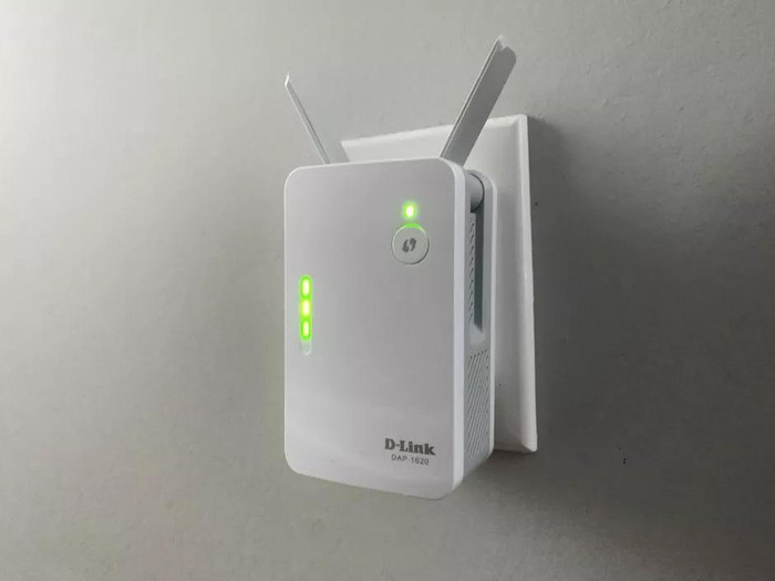 Nếu tín hiệu WiFi chỉ yếu tại vài khu vực, hãy lắp bộ mở rộng WiFi tại những nơi ấy để tăng vùng phủ sóng.