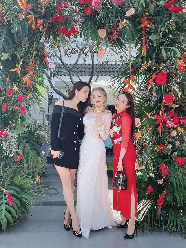 Diệp Lâm Anh cũng có mặt để tham gia đón chị dâu về cùng Xemesis.