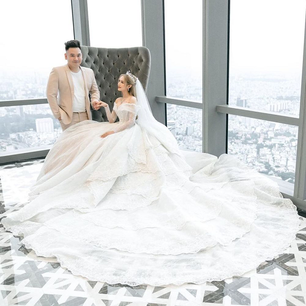 Cô dâu và chú rể là cặp đôi "trai tài gái sắc" nổi tiếng trong làng esports.