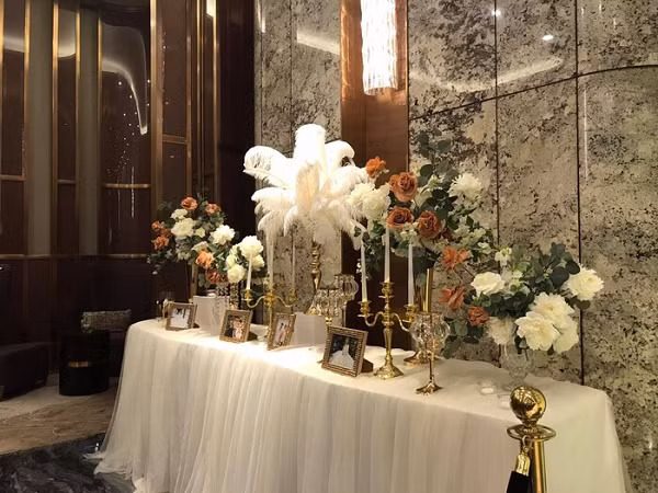 Không gian tiệc cưới sang trọng và đẳng cấp như trông cổ tích.