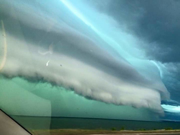 Bầu trời bang Michigan (Mỹ) trông giống như một đại dương.