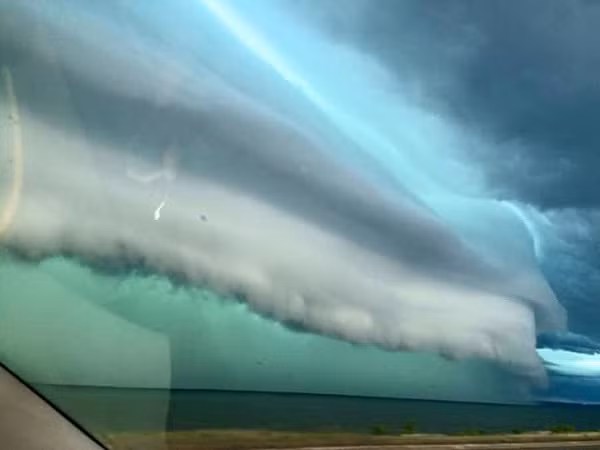 Bầu trời bang Michigan (Mỹ) trông giống như một đại dương.